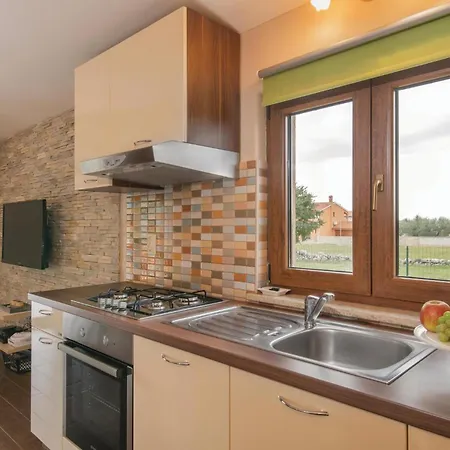 Holiday home Lovely Home In Vodnjan With Kitchen *