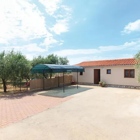 Holiday home Lovely Home In Vodnjan With Kitchen *
