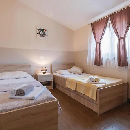 Lovely Home In Vodnjan With Kitchen