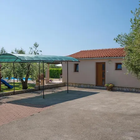 Ferienhaus Holiday Home Vodnjan 10 *